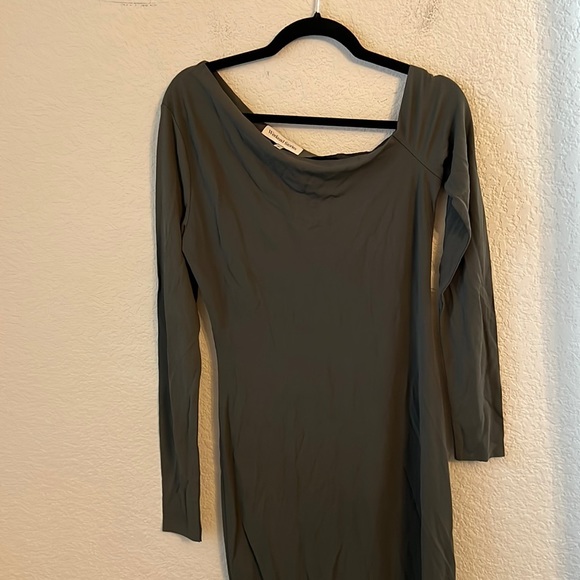 Weekend Stories Serilda Midi Dress - Picture 2 of 8